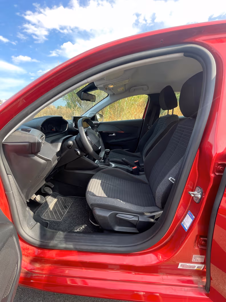 Peugeot 208 - 13