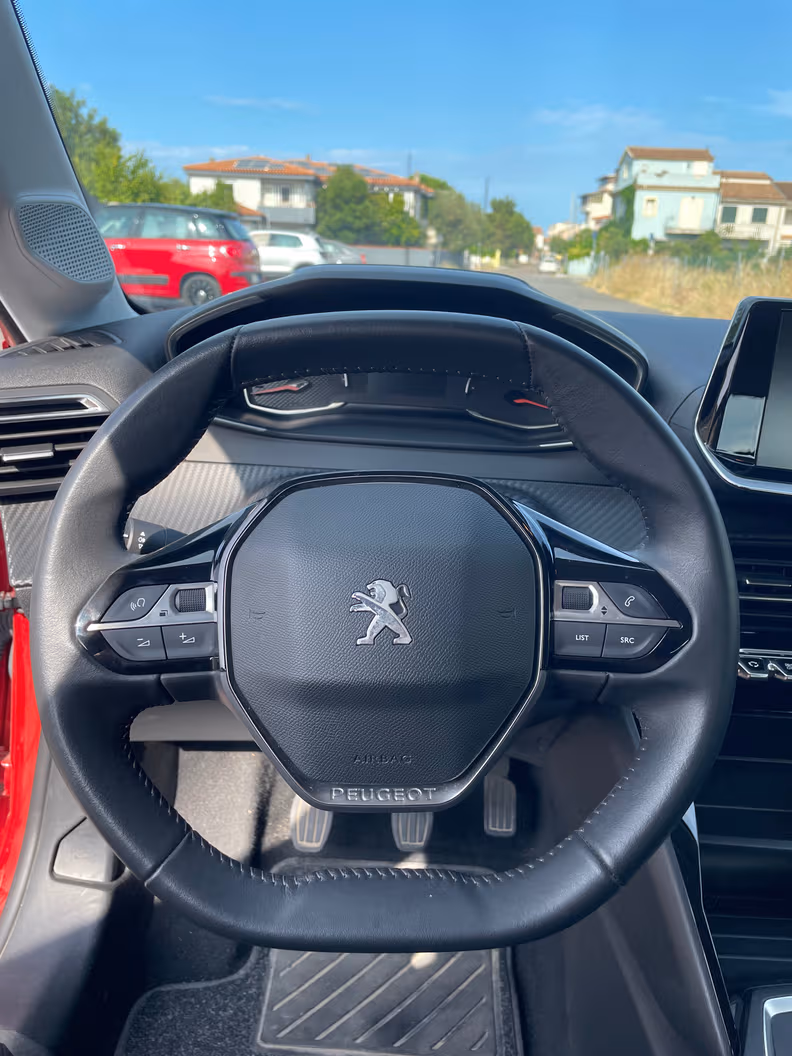 Peugeot 208 - 15