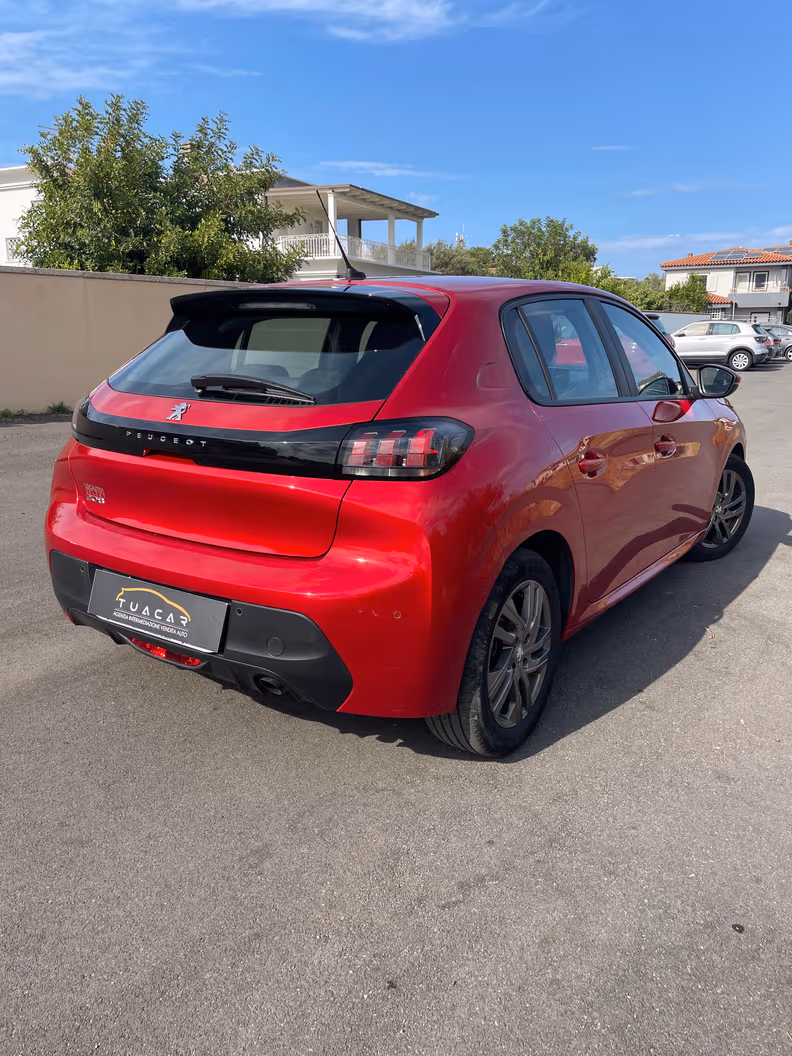 Peugeot 208 - 5