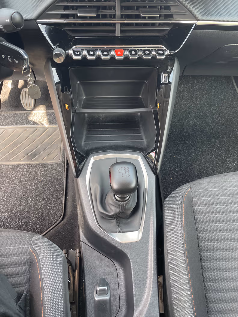 Peugeot 208 - 22