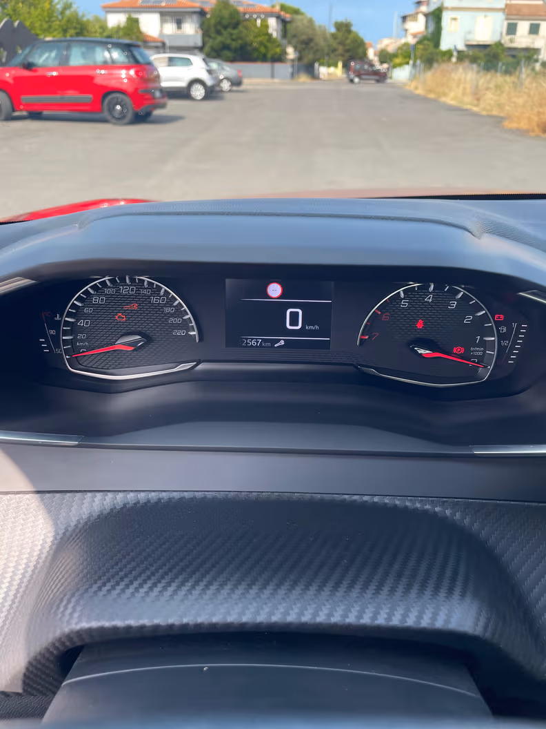 Peugeot 208 - 18