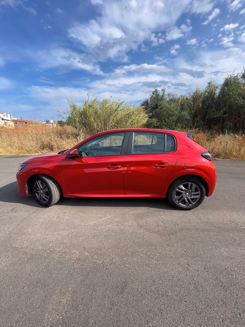 Peugeot 208 - 8
