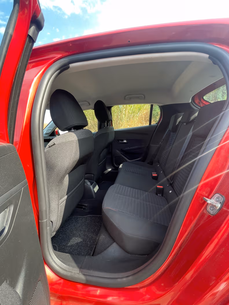 Peugeot 208 - 25