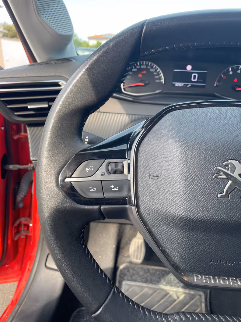 Peugeot 208 - 16