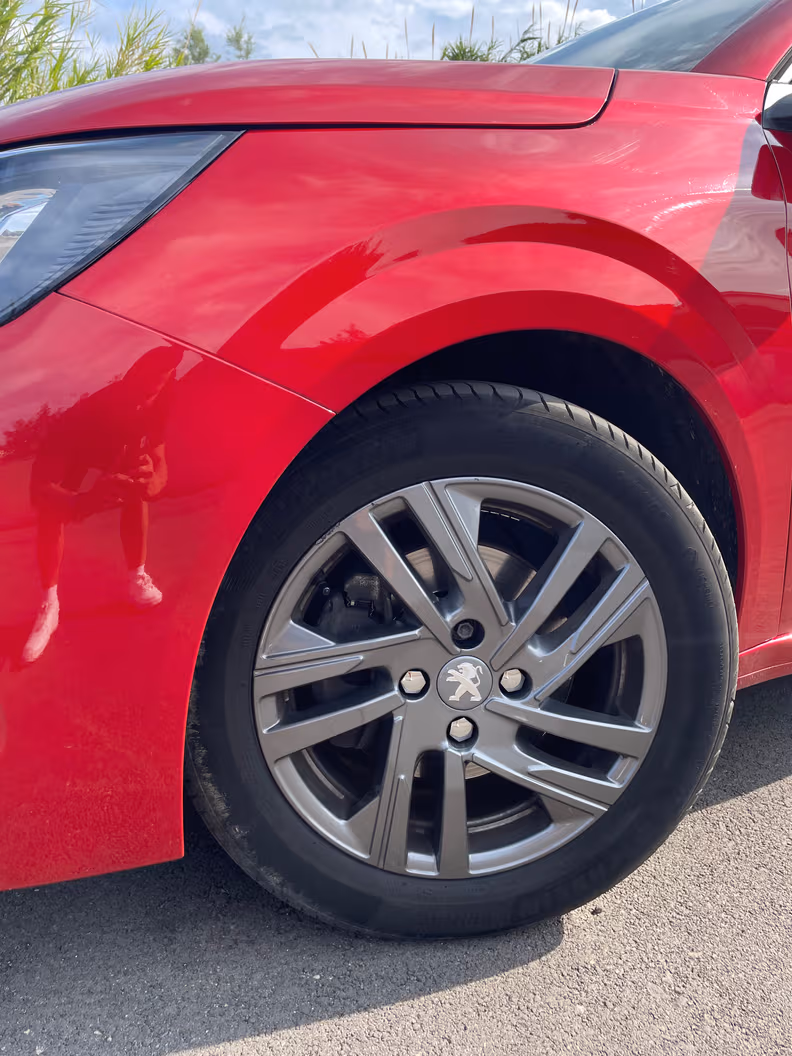 Peugeot 208 - 10