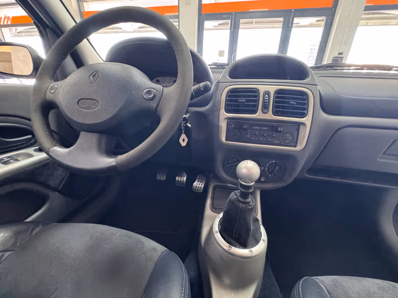 Renault Clio - 11