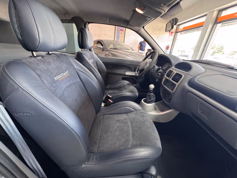 Renault Clio - 10