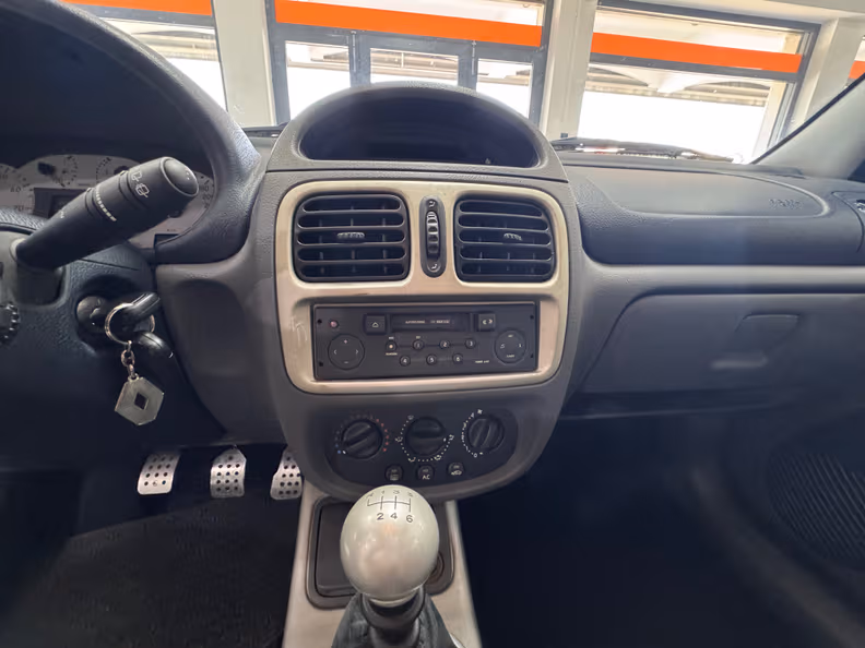 Renault Clio - 15