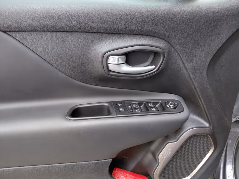 Jeep Renegade - 15