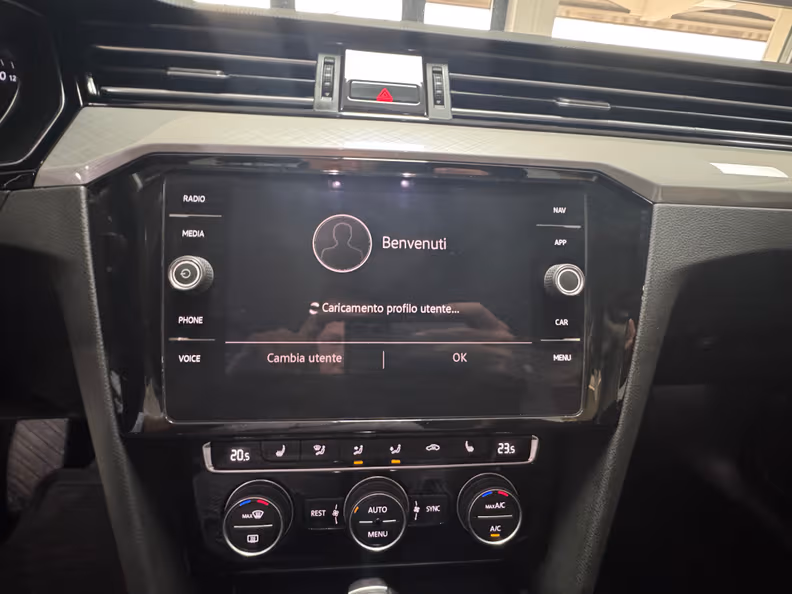Volkswagen Passat - 11