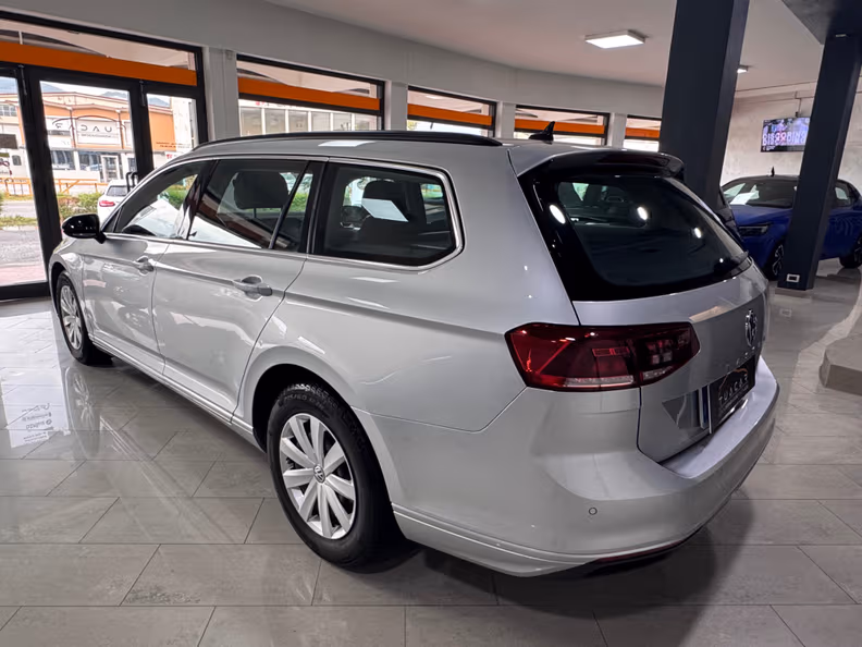Volkswagen Passat - 4