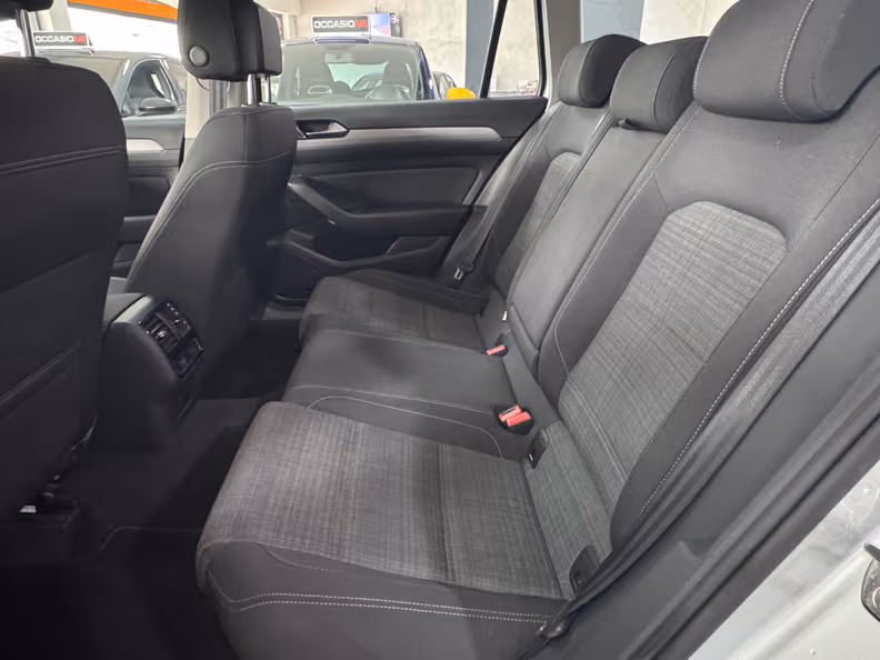 Volkswagen Passat - 8