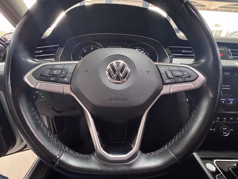 Volkswagen Passat - 10