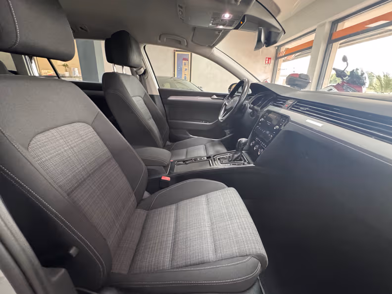 Volkswagen Passat - 13