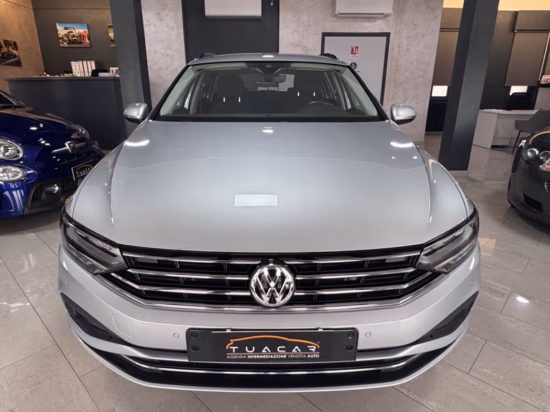 Volkswagen Passat - 2