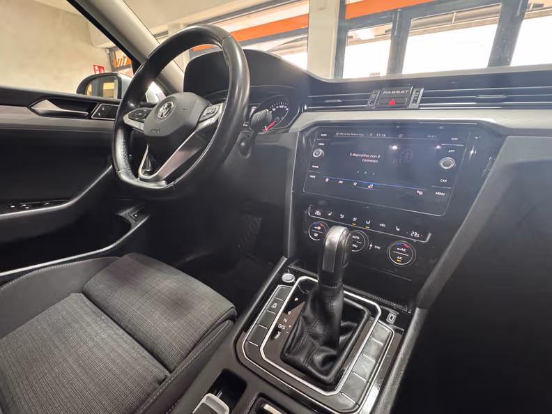 Volkswagen Passat - 12