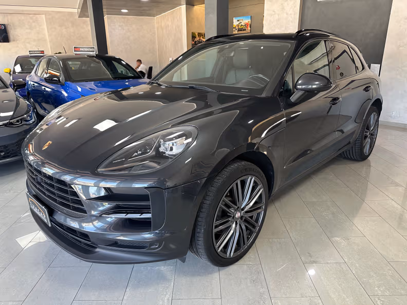 Porsche Macan - 1