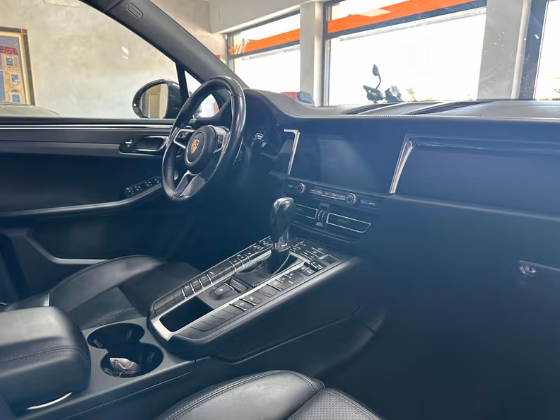 Porsche Macan - 10