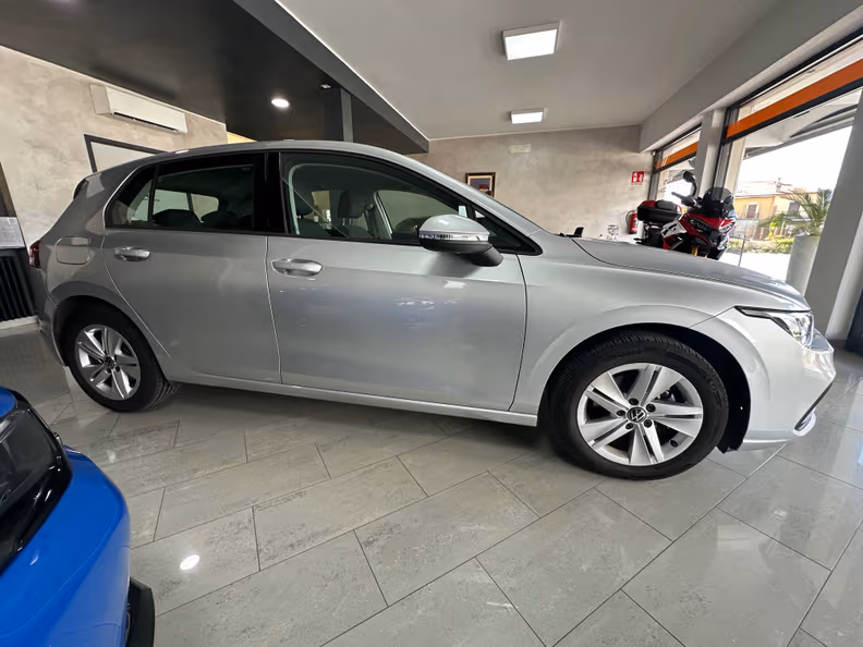Volkswagen Golf - 6