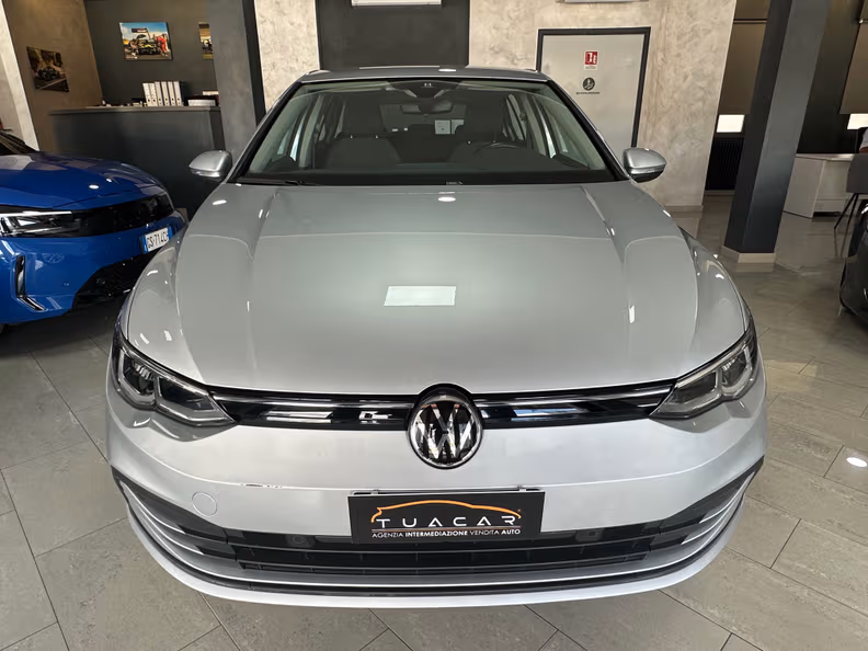 Volkswagen Golf - 8