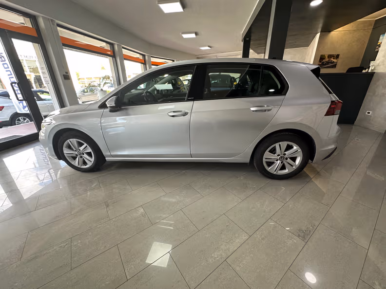 Volkswagen Golf - 2