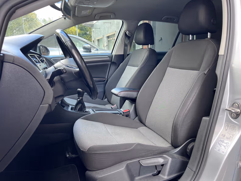 Volkswagen Golf - 11