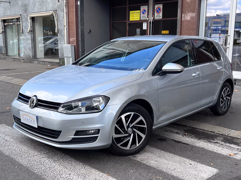 Volkswagen Golf - 1