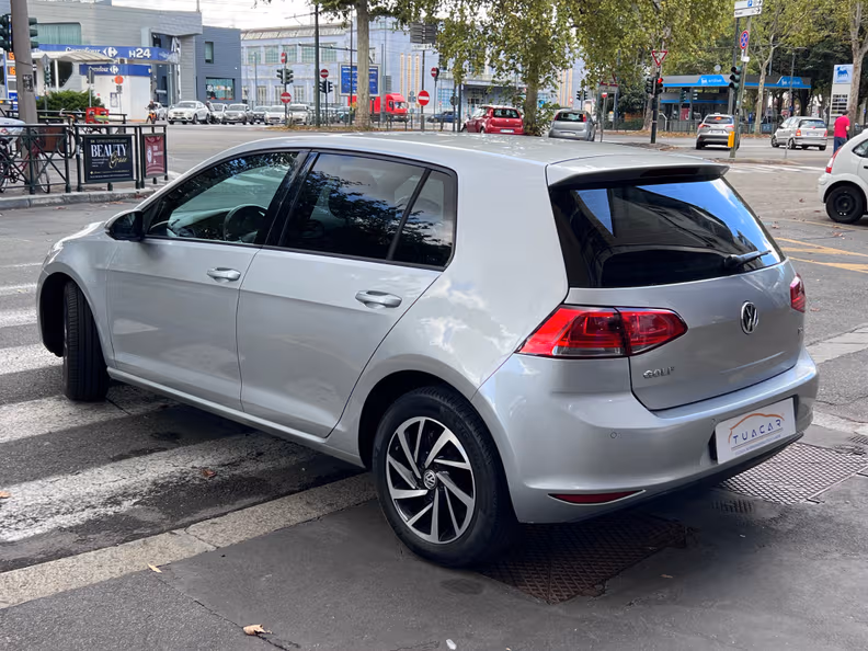 Volkswagen Golf - 6