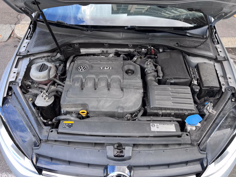 Volkswagen Golf - 28
