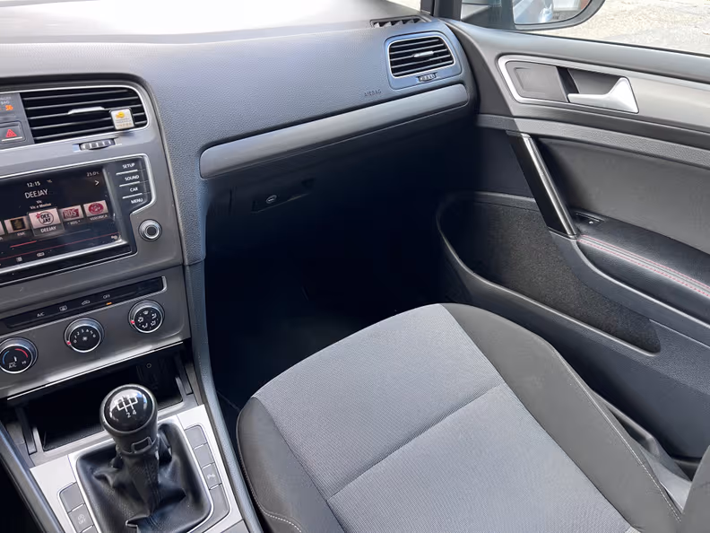 Volkswagen Golf - 24