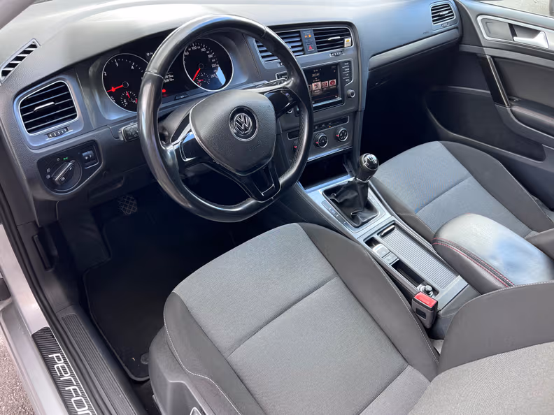 Volkswagen Golf - 8