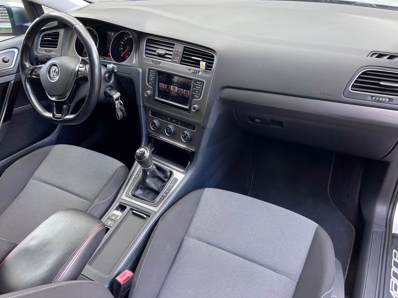Volkswagen Golf - 10