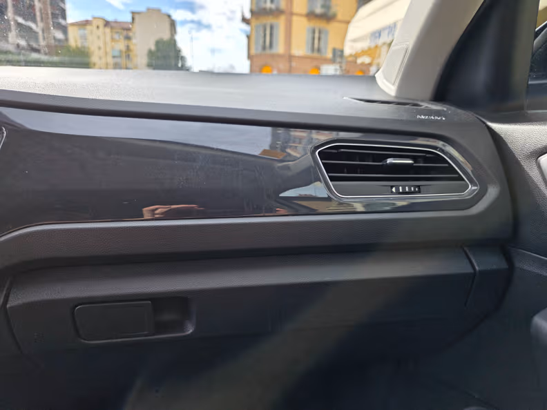 Volkswagen T-ROC - 24