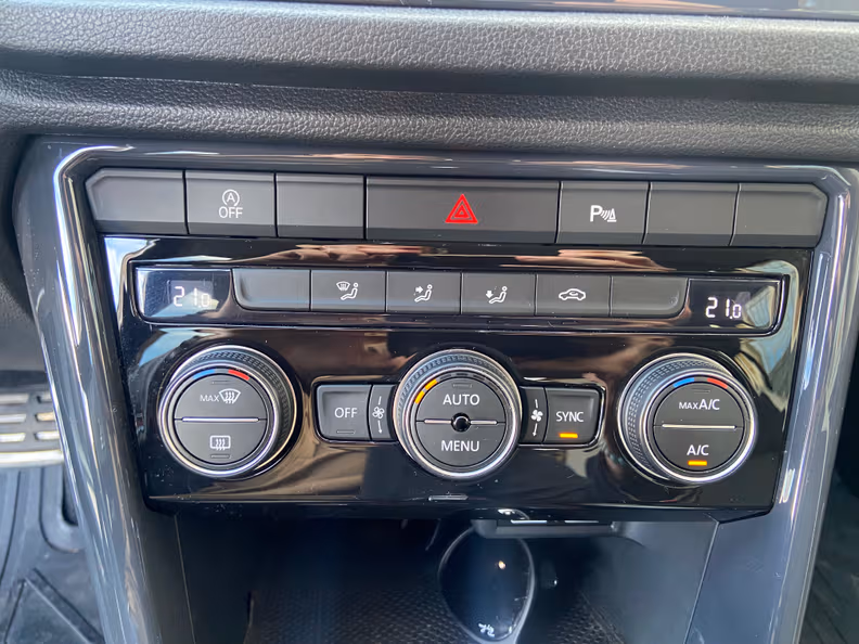 Volkswagen T-ROC - 17