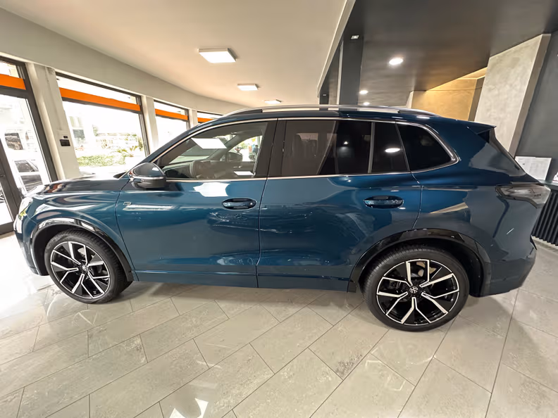 Volkswagen Tiguan - 2