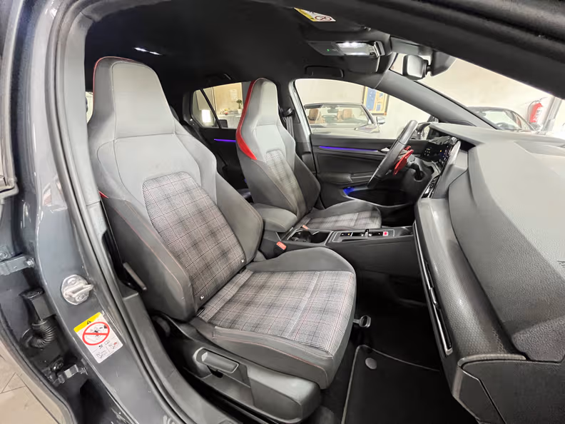 Volkswagen Golf - 10