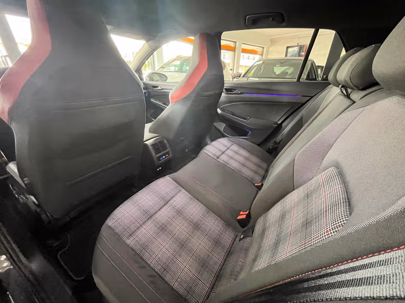 Volkswagen Golf - 11