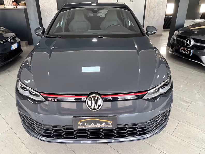 Volkswagen Golf - 2
