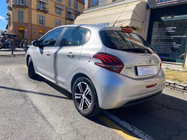 Peugeot 208 - 6