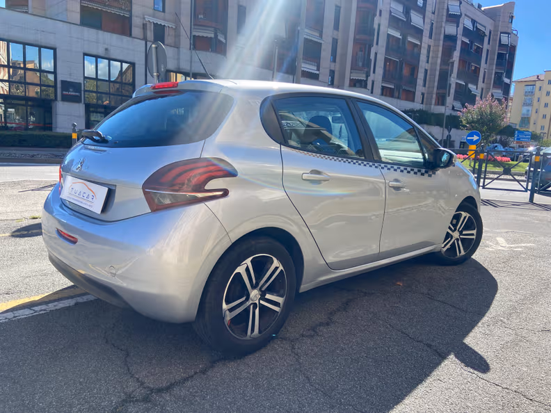 Peugeot 208 - 4