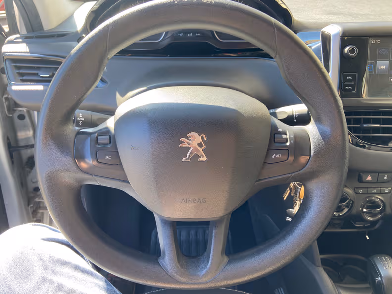 Peugeot 208 - 12