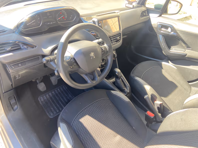 Peugeot 208 - 14