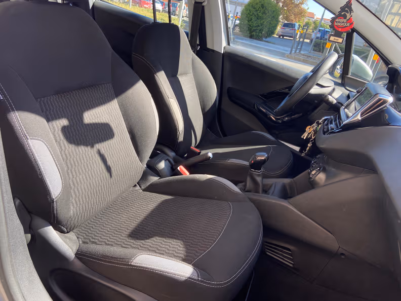 Peugeot 208 - 9