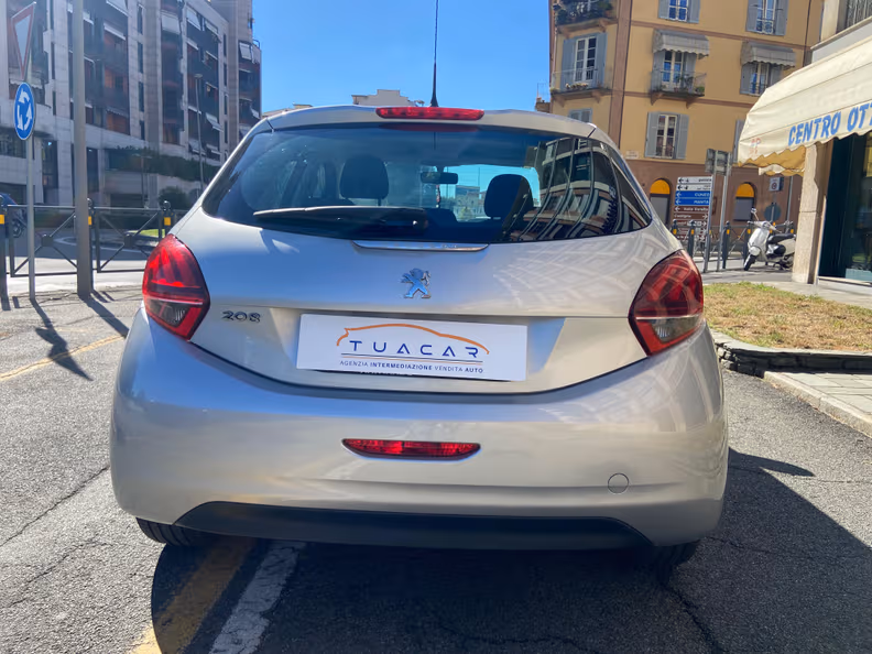 Peugeot 208 - 5