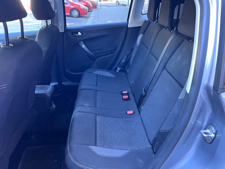Peugeot 2008 - 13