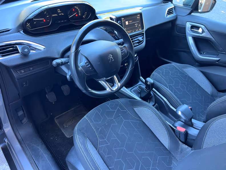 Peugeot 2008 - 8