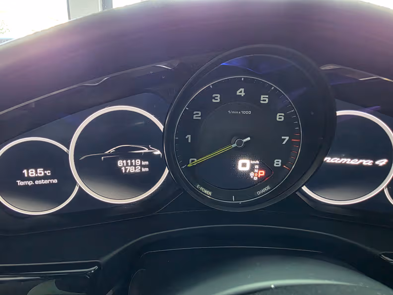 Porsche Panamera - 12