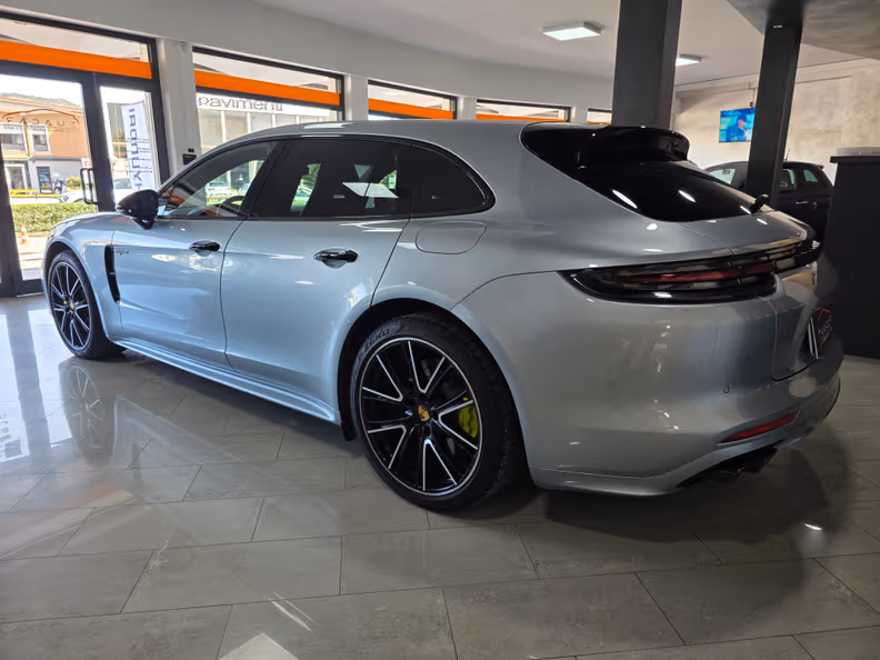 Porsche Panamera - 4
