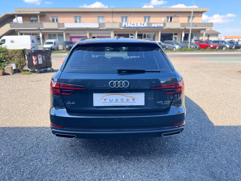 Audi A4 - 4