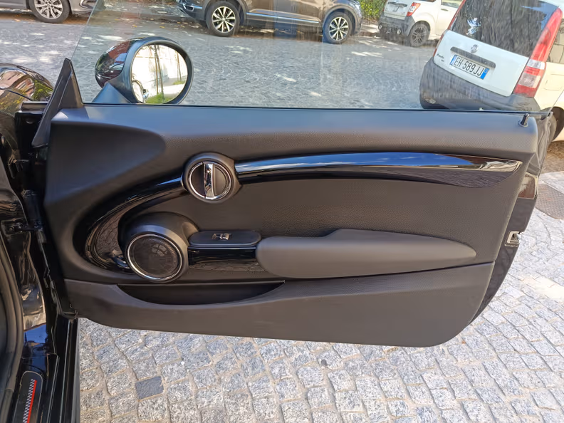 Mini Convertible - 35